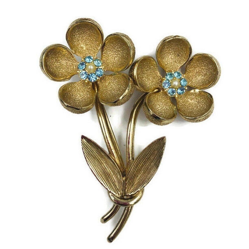 Bergere Flower Brooch Pin & Clip On Earrings Set - Picture 9 of 12